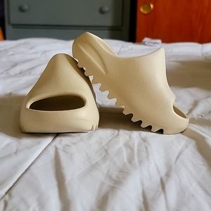 Adidas Yeezy Slide Bone 8C Toddler